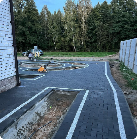 Укладка вибропрессованной брусчатки